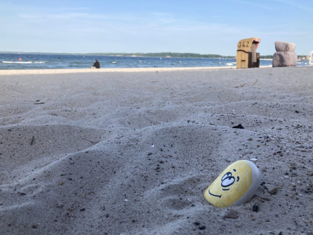 Wanderstein: Nordstein Sönke am Strand von Eckernförde